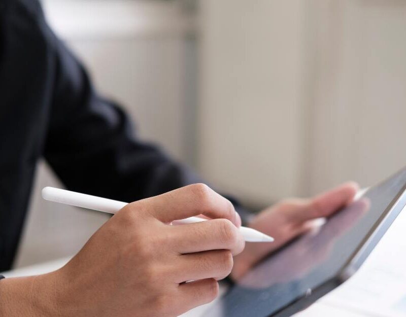 What are the Details of the Amendments to Property Law Act in Queensland Allowing the Electronic Signing of Deeds